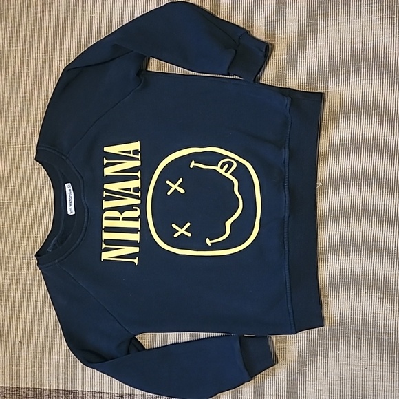 sm wardrobe Tops - Super Cozy Nirvana Crew Neck Sweatshirt - Black and Yellow - Medium